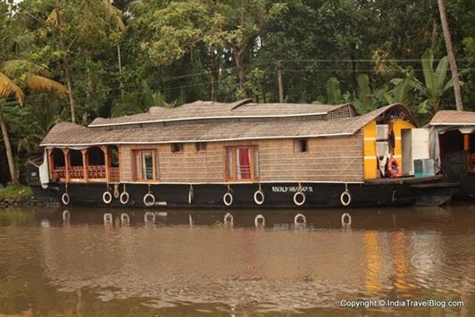 3326-2-Kumarakam-Houseboats